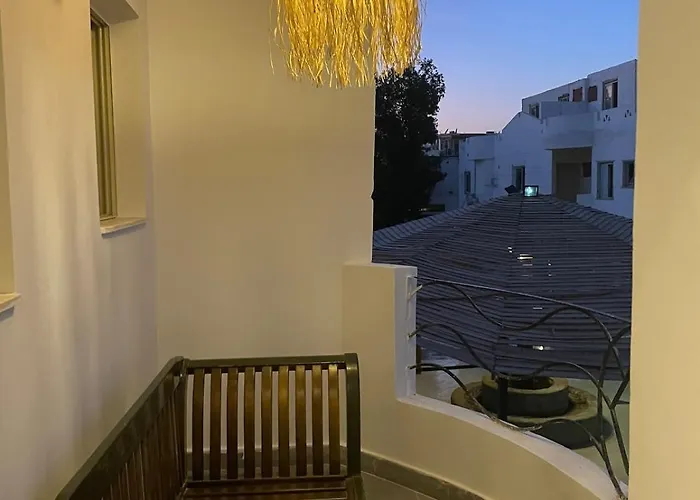 In Naama Bay, Sheikh